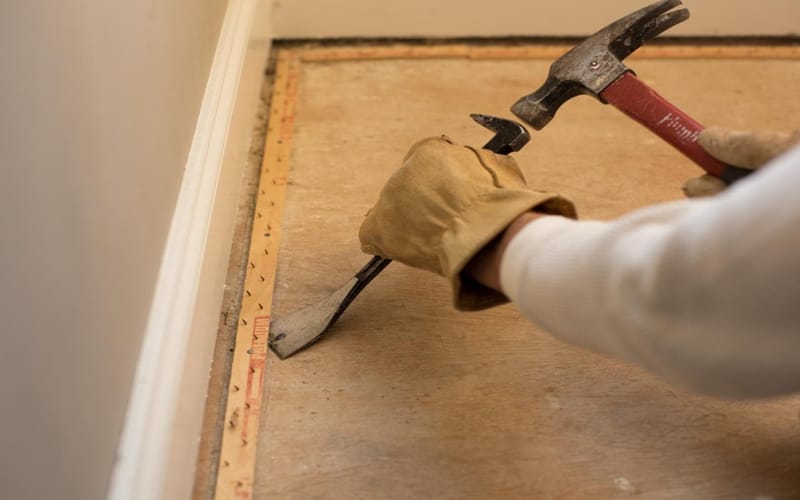 5 Easy Ways To Pull Carpet Up: DIY Guide